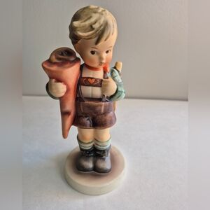 Hummel Figurine Little Scholar #80
